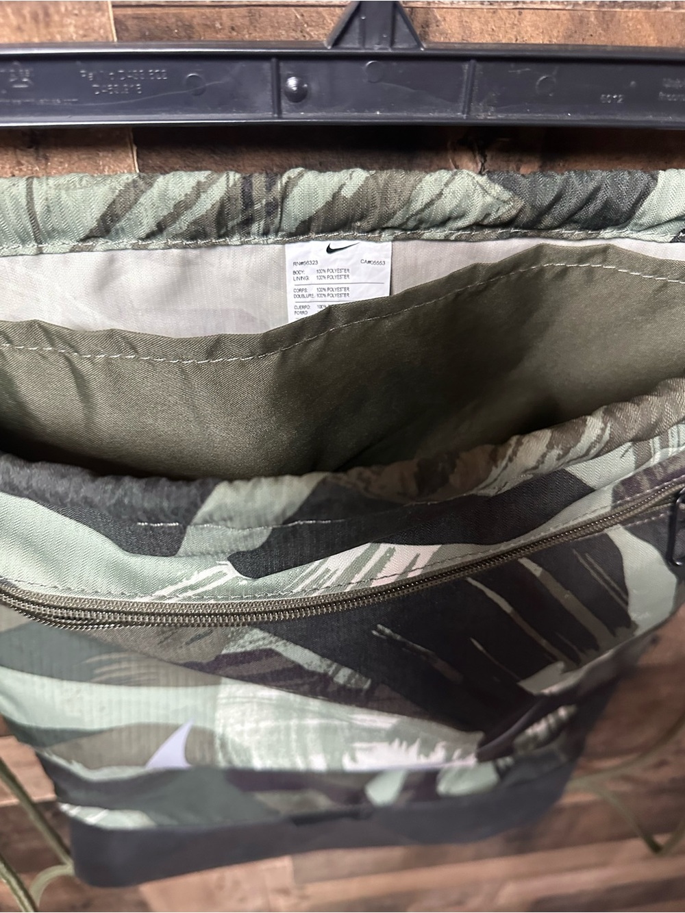 Nike Camo Drawstring Backpack Gym Sack Bag Green Black Zip Pocket 20x13.5 - Picture 3 of 4